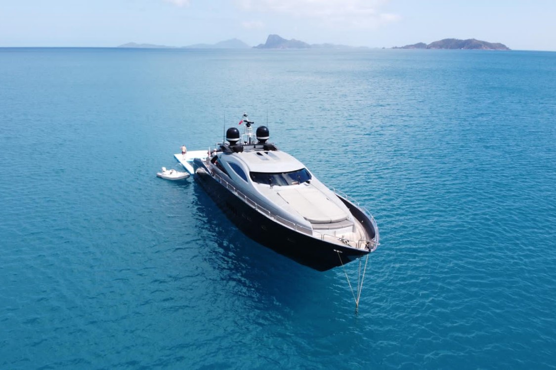 MURCIELAGO | Hayman Island Private Charter